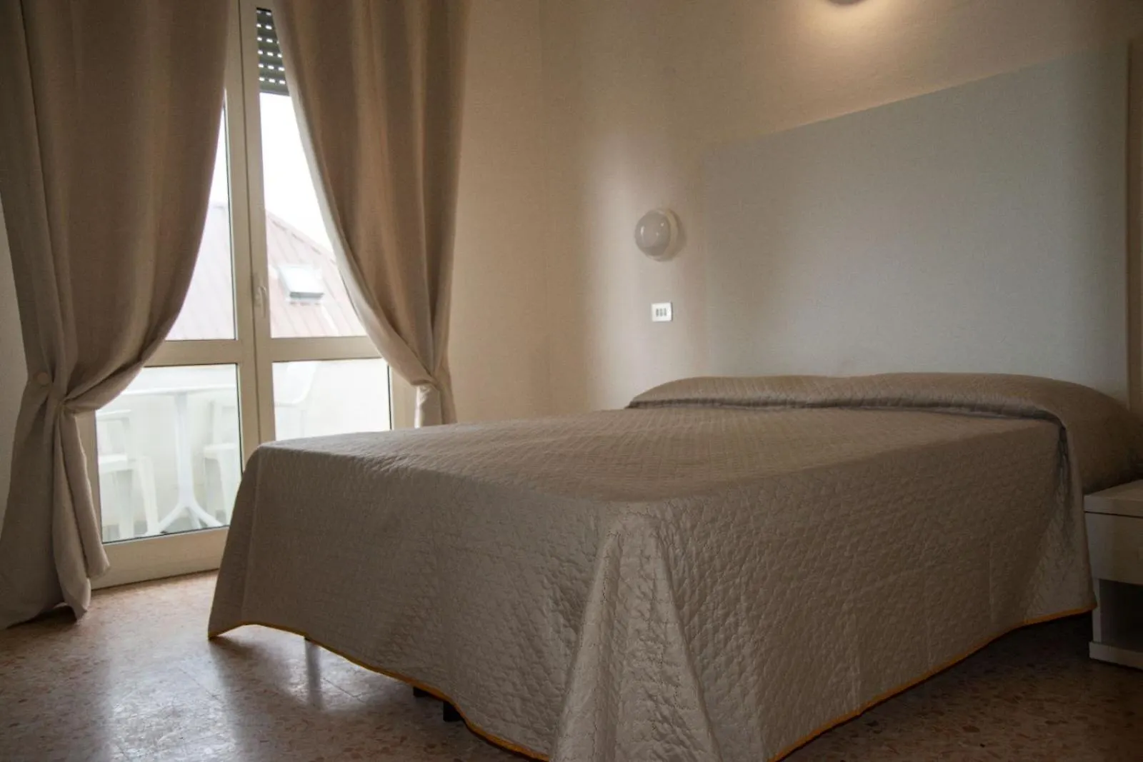 לידו די קאמאיורה Lc Hotel By Gale  לידו די קאמאיורה